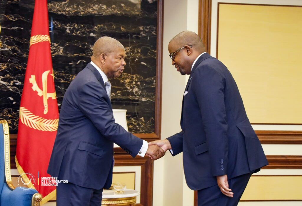 Le ministre congolais de l'Intégration régionale Floribert Anzuluni a été reçu à Luanda par João Lourenço 