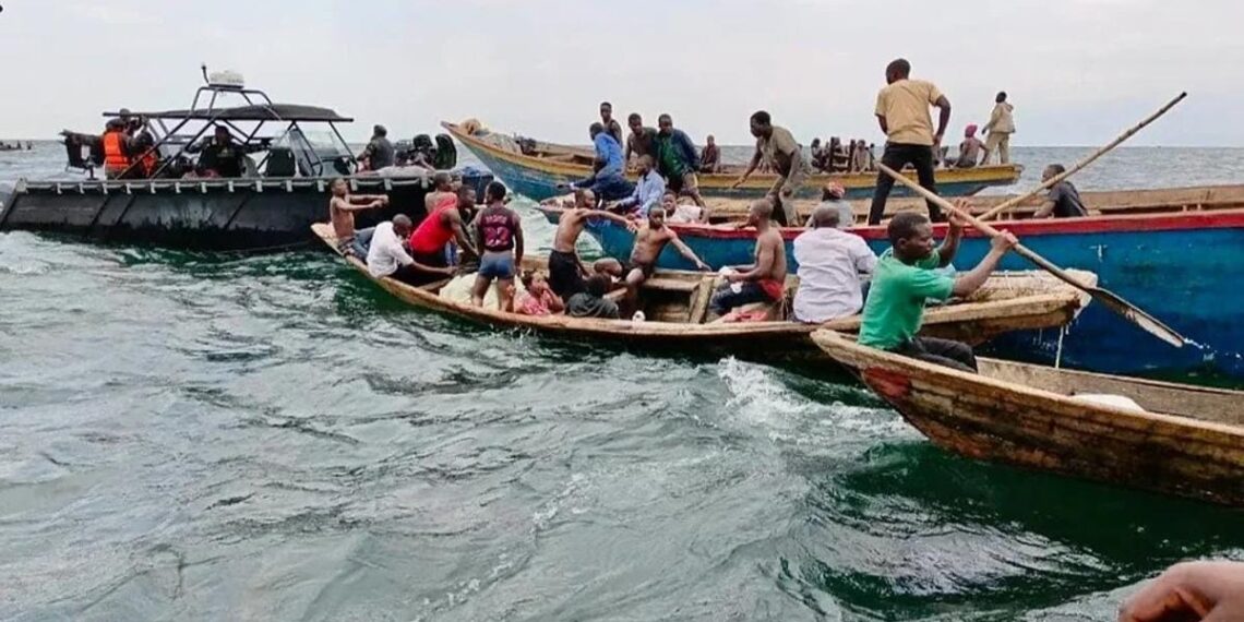 Une nuit noire, deux baleinières, un choc. Dans la nuit du samedi 3 au dimanche 4 octobre, à Ngombe-Lukolela, dans la province de l'Équateur, deux embarcations se sont heurtées sur le fleuve Congo. L'une d'elles a coulé. Le bilan, encore provisoire et non officiel, fait état de plusieurs disparus et de dégâts matériels importants