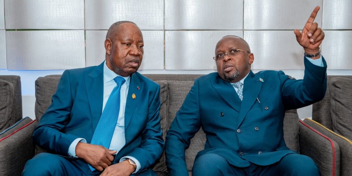 Incident de Makotipoko : le ministre de l’Intérieur brazzavillois à Kinshasa Kinshasa, le 07 octobre 2026 INFOS-DIRECTES—— Moins d’une semaine après la rencontre, à Brazzaville, entre le président de la République démocratique du Congo, Félix Tshisekedi, et son homologue de la République du Congo, Denis Sassou Nguesso, le ministre de l’Intérieur et de la Décentralisation de la République du Congo, Jean Olessongo Ondaye, est arrivé à Kinshasa ce mercredi 7 octobre 2026, à la tête d’une importante délégation. Il a été accueilli par son homologue de la RDC, Jacquemain Shabani Lukoo. Cette visite s’inscrit dans la continuité des concertations engagées entre Kinshasa et Brazzaville à la suite de l’incident survenu dans la nuit du 26 au 27 août 2026 dans la zone de Makotipoko, en République du Congo, rapporte la cellule de communication du ministère RD Congolais de l'intérieur. L’objectif de cette visite est de poursuivre les travaux de la Commission mixte, conformément aux orientations des deux chefs d’État, afin de faire toute la lumière sur les circonstances de cet incident et de renforcer les mécanismes de concertation et de coopération entre les deux pays. Lors de sa rencontre avec Denis Sassou Nguesso, le 3 octobre dernier, le président Tshisekedi avait exprimé sa volonté de rencontrer les victimes de cet incident et d’engager un processus en vue de leur indemnisation.