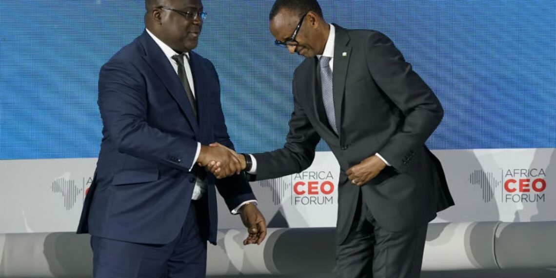 Le président rwandais Paul Kagame et son homologue congolais Felix Tshisekedi à l’Africa CEO Forum, à Kigali le 26 mars 2019.